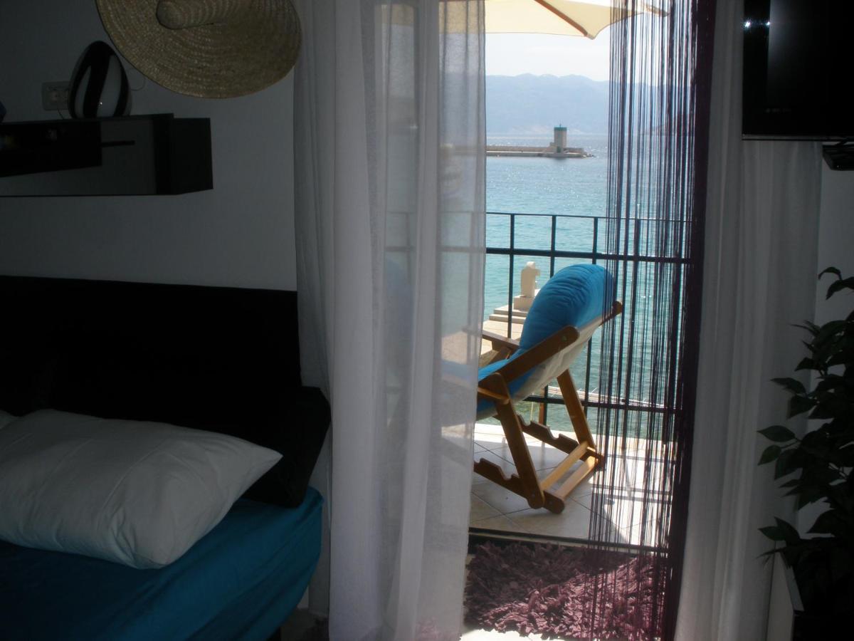 Baska Apartment-Studio Fiorino Экстерьер фото